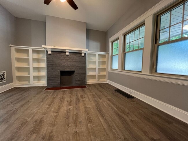 Photo - 1441 W 58th St