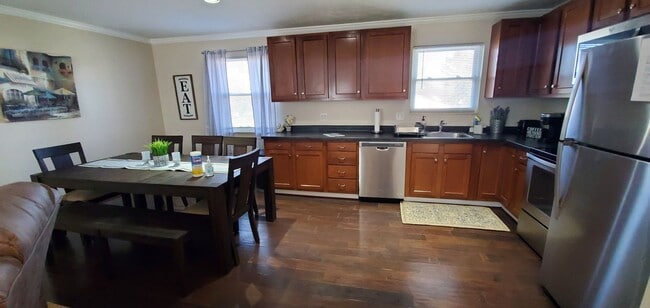 Photo - ? Pet Friendly Home ? Fenced in Yard ? Ren...