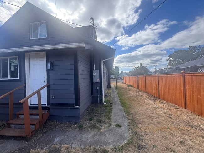 Photo - 824 G St
