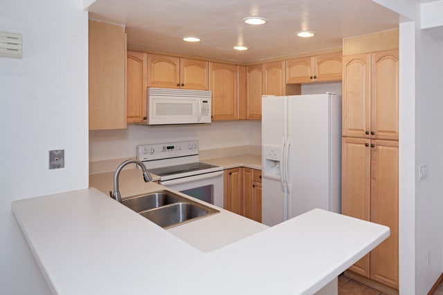 Building Photo - 6815 Caminito Mundo Unit 19