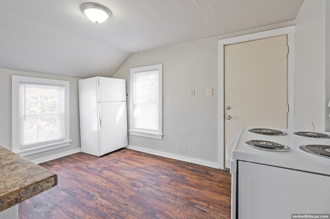 Photo - 725 E Main St Unit B