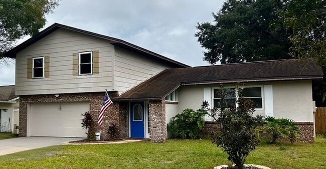 Building Photo - Beautiful Two-story home with Pool 3/2/2 car garage
