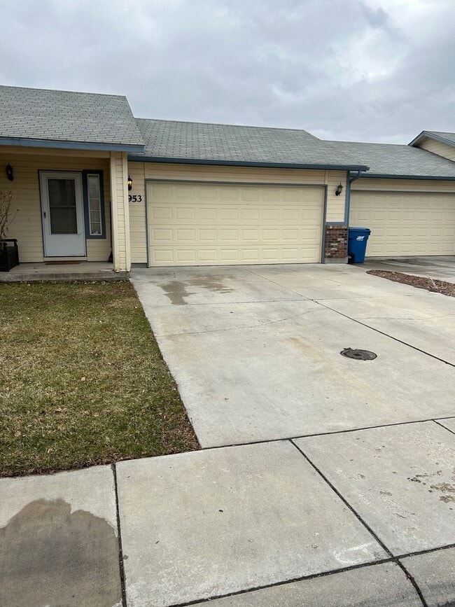 Building Photo - Charming 2 bedroom 2 bathroom Duplex | Ful... Rental