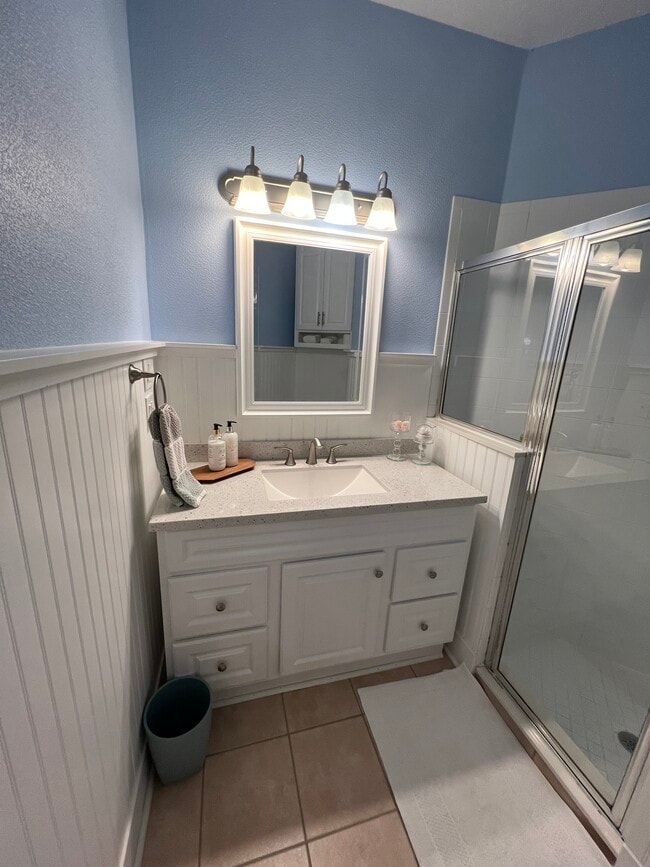Building Photo - 10067 Perfect Dr Unit Perfect Drive Rental