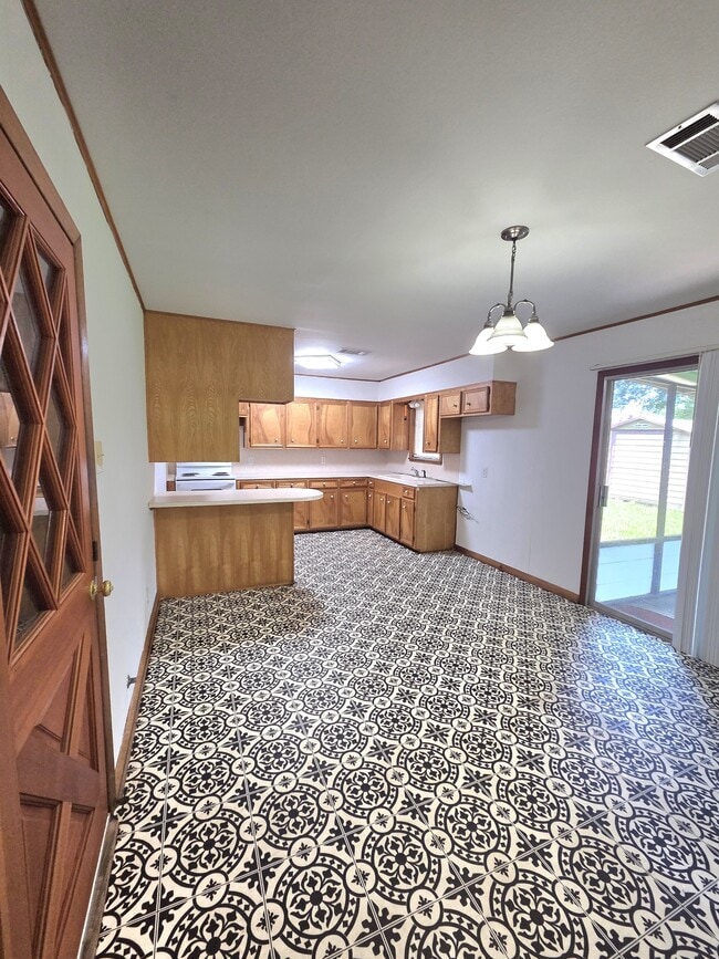 Photo - 1619 Ave G