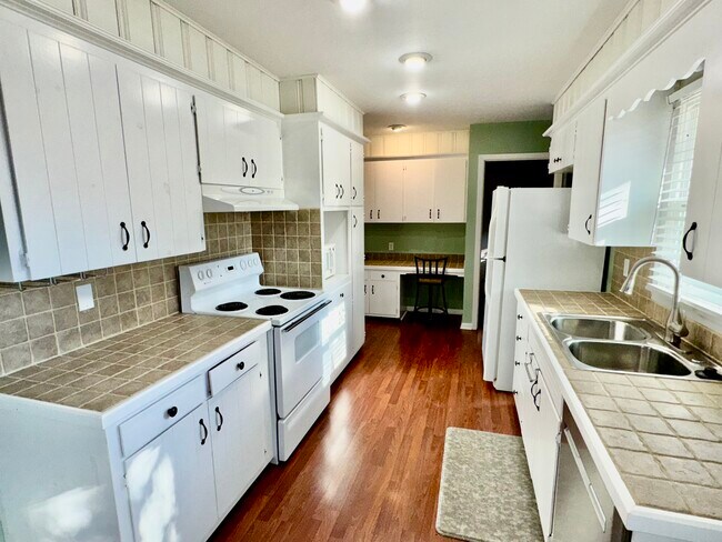 Photo - 11021 Spring St