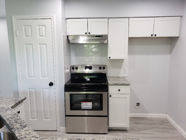 Photo - 7576 Windsor Oaks Unit 7582