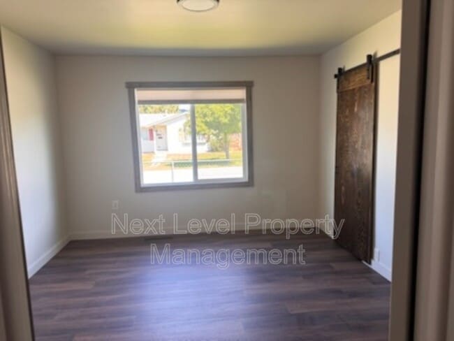 Photo - 1003 6th Ave W