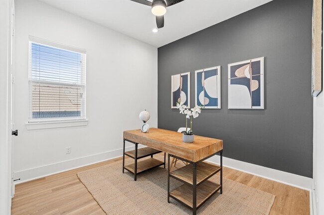 Building Photo - 5208 Pine Tree Dr