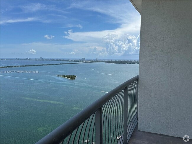 Building Photo - 1750 N Bayshore Dr Unit 5207 Rental