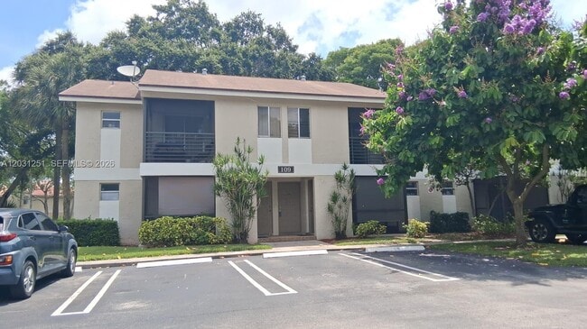 Building Photo - 109 Gardens Dr Unit 202