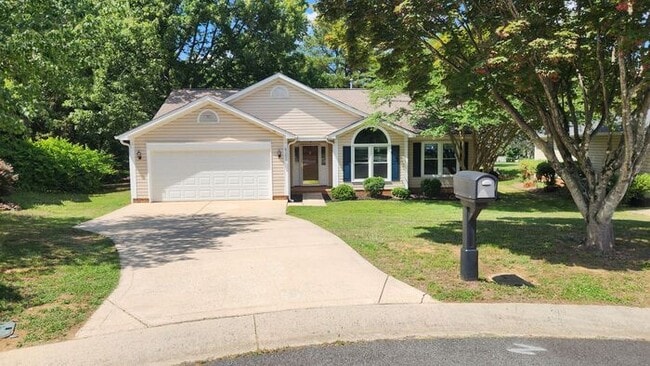 Building Photo - Three-bedroom Rancher in Concord!
