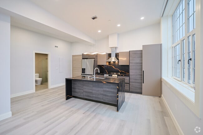 1BR, 1BA - 841SF - Kitchen - Railroad Lofts