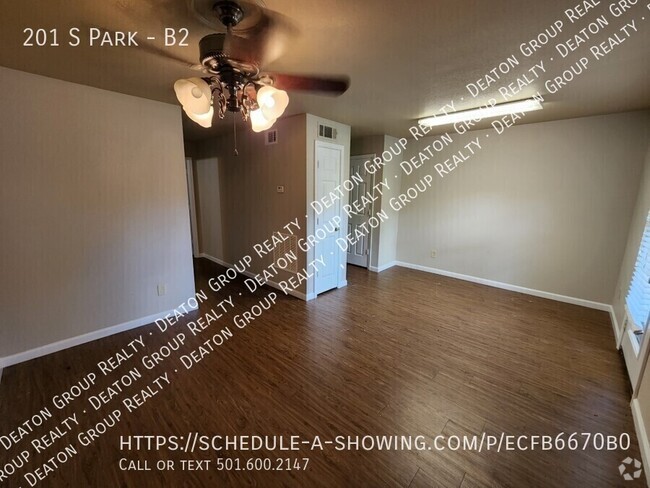 Building Photo - Welcome Home to Barton Oaks Apartments B2 ... Unit B2