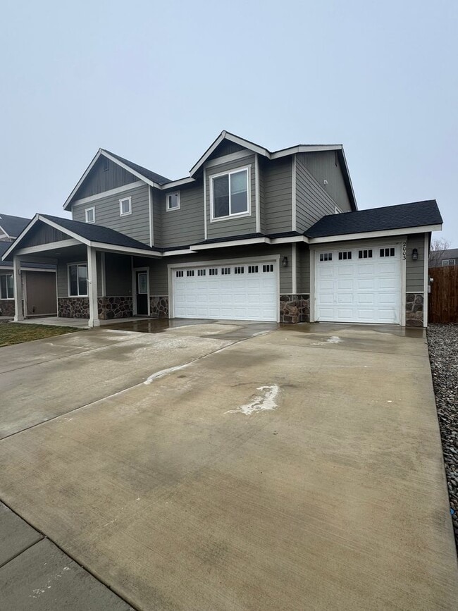 Photo - Spacious 5-Bedroom Home with Fenced Yard & Oversized Garage