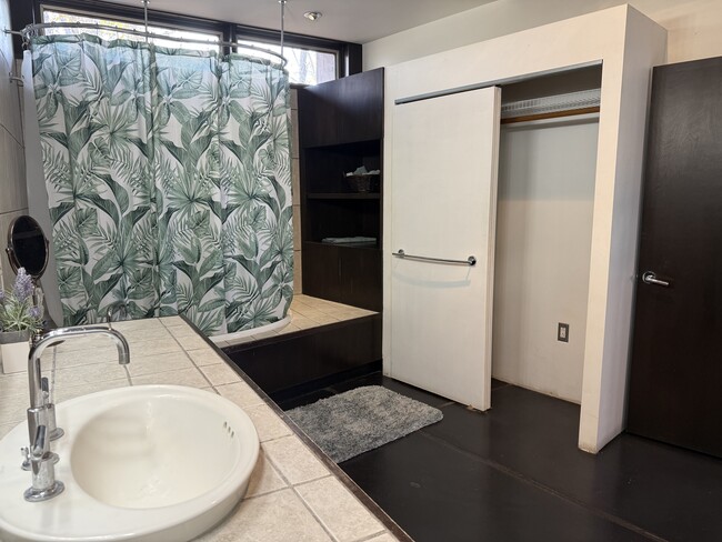 Photo - 1720 Avenida Cristo Rey NW