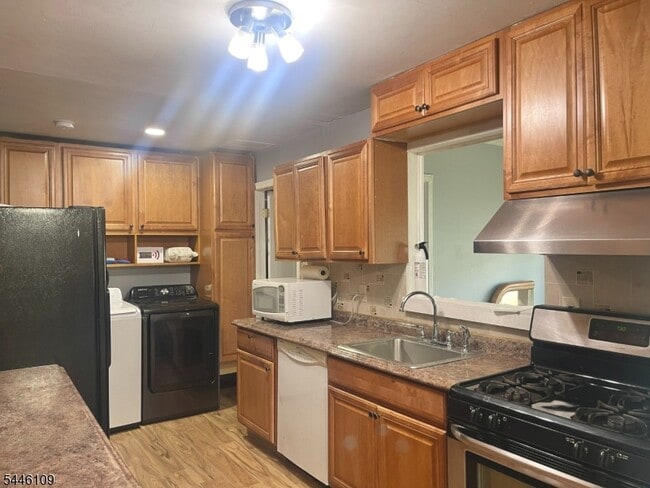 19 W Francis St