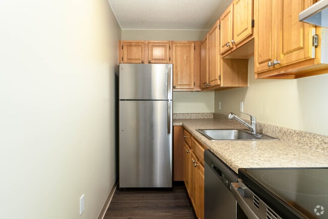 1BR, 1BA - 684SF - Kitchen