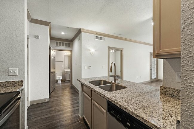 Photo - Move-In Specials You’ll Love! Unidad RAEE1