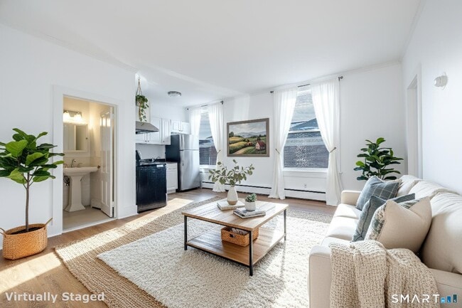 Building Photo - 406 Main St