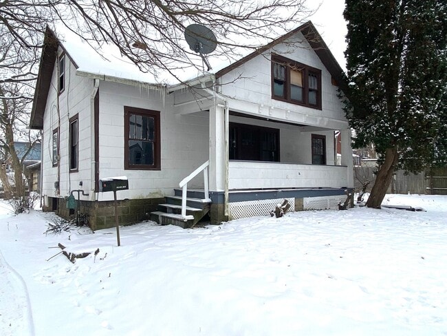 Building Photo - 4 Bedroom in Mansfield Schools!