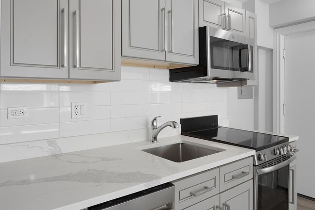 Photo - 7710 N Sheridan Rd