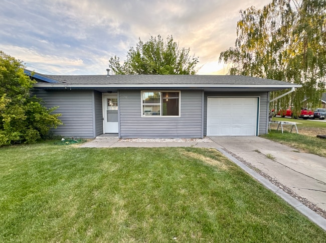 Building Photo - 711 Beta Cir Unit 711 Beta Circle