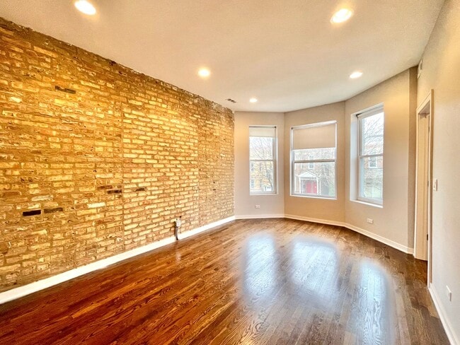 Photo - 3342 W Beach Ave Unit 2