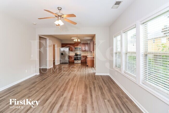 Photo - 427 Belmont Way