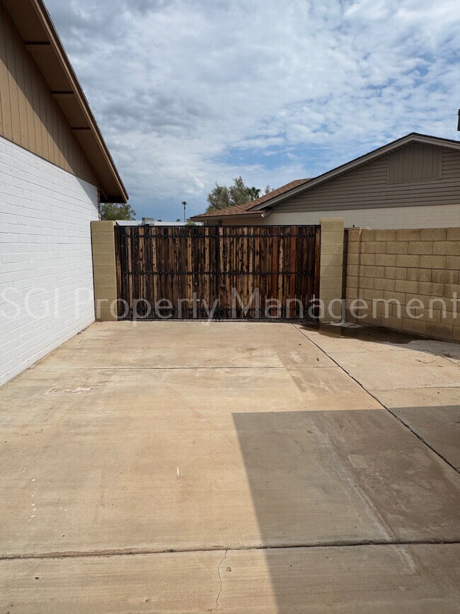 7336 S Butte Ave