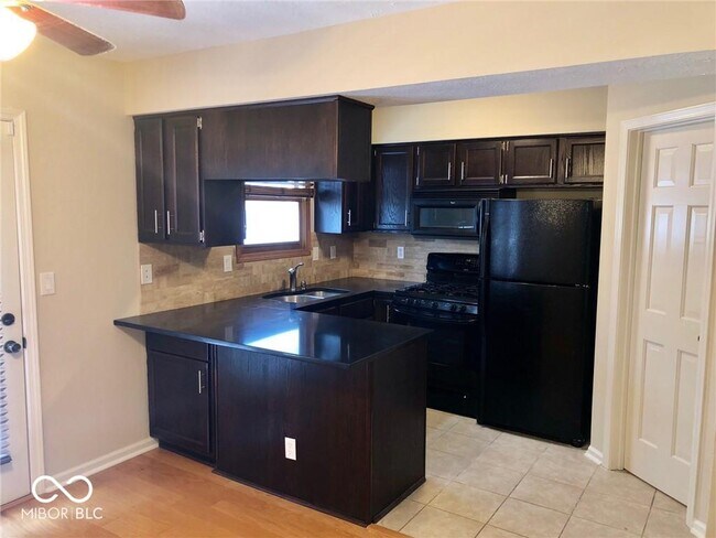 Photo - 496 E 10th St