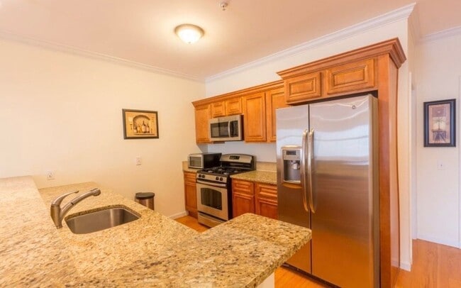 Photo - 528 52nd St Unit 204