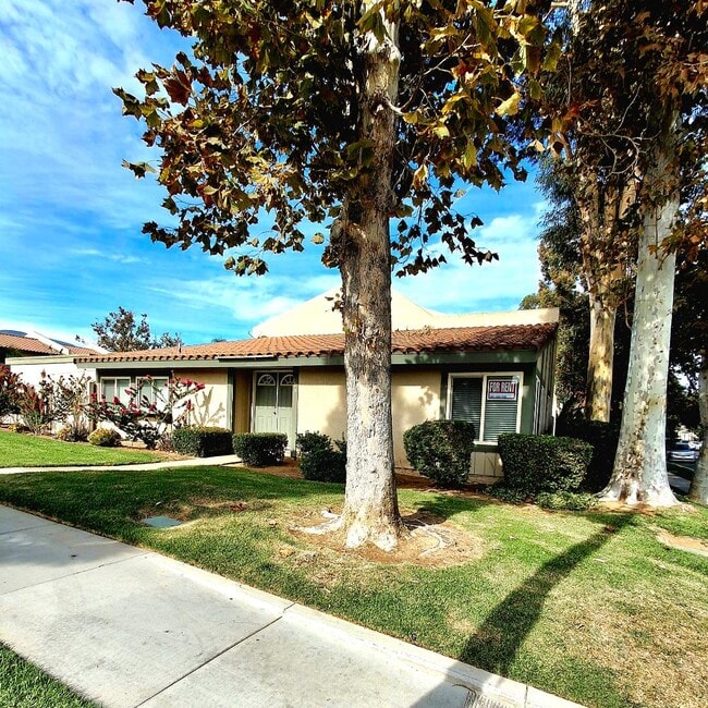 Building Photo - 1304 Camelot Dr Rental