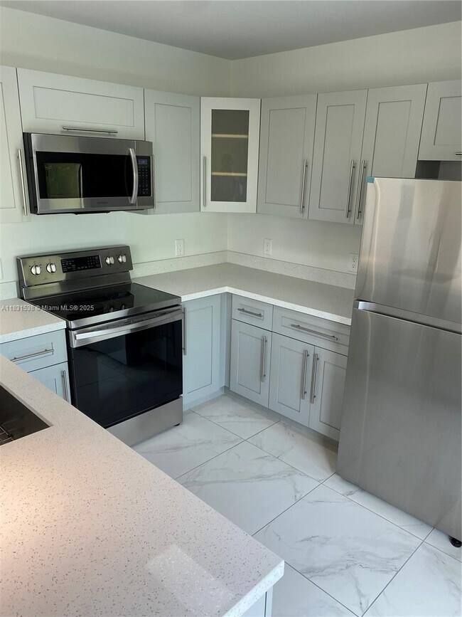 Photo - 836 SW 2nd St Unit 301