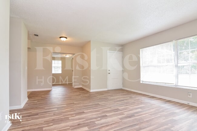 Photo - 500 Brenda Dr