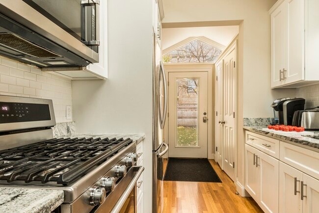 Building Photo - 12 Sargent St