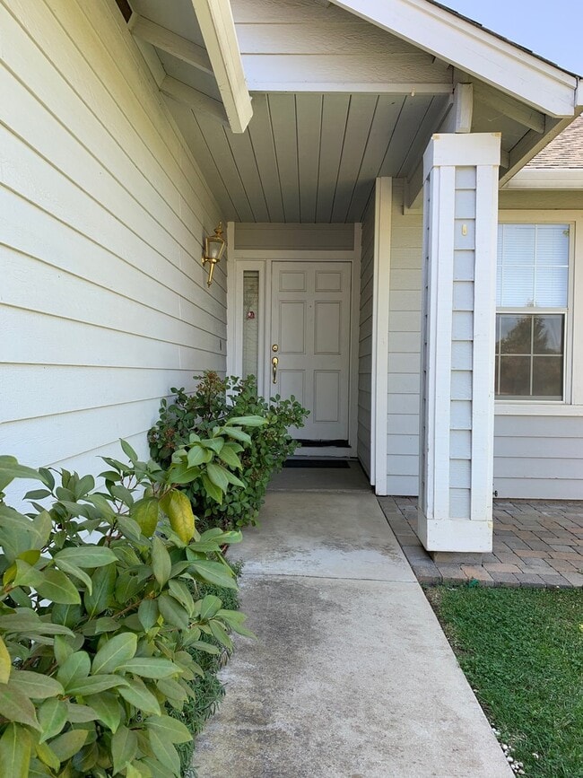 Photo - Spacious 3-Bedroom Home with Greenbelt Views & Landscaping Included