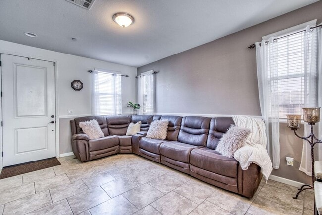 Photo - Beautiful 3/2.5 near Clovis East