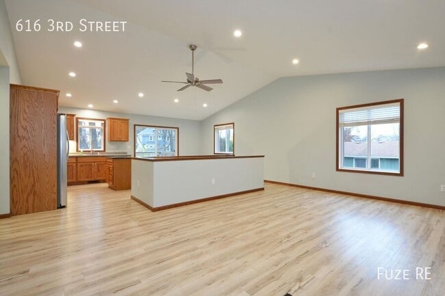 Photo - 616 N 3rd St