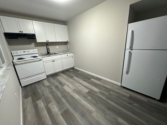 Building Photo - Bruce Court Rental