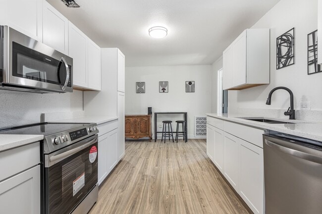 Photo - 733 Tarpon Ave