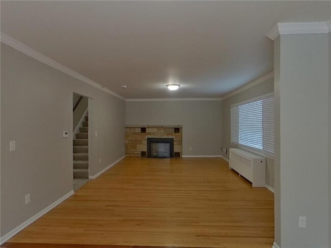 Photo - 803 Willard St W