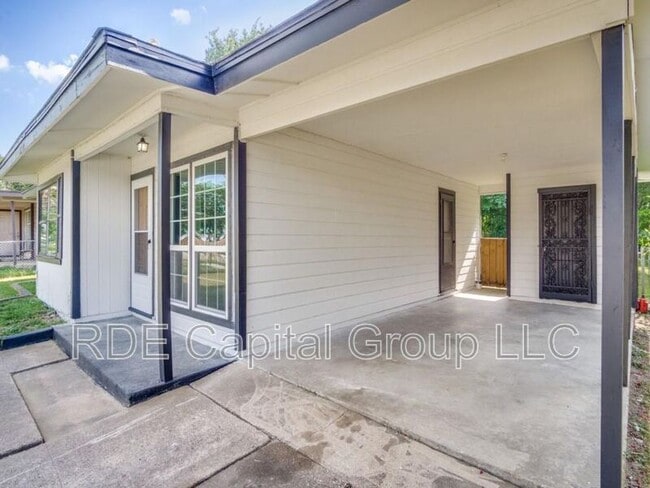 Photo - 3012 Crouch St