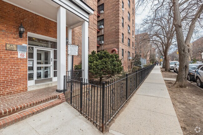 Entrada - Saxony Towers