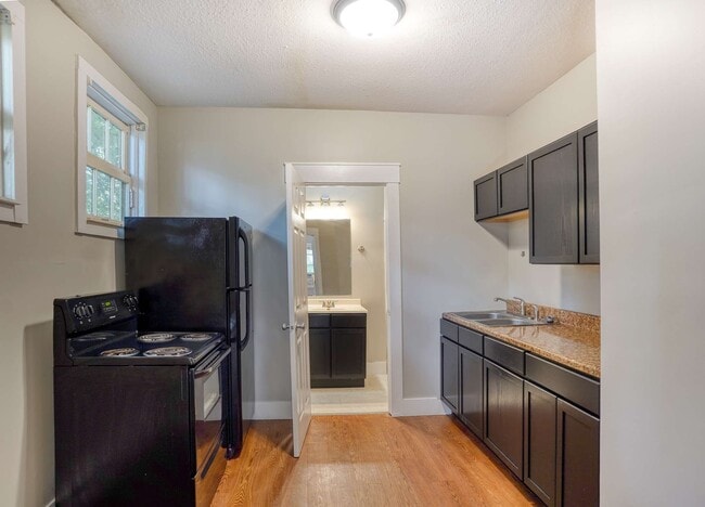 Photo - 1529 Ferry Street Apartments