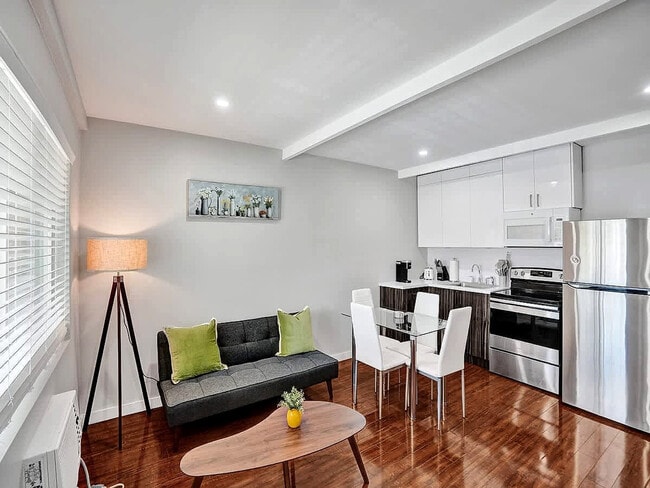 Building Photo - 906 N Riverside Dr Unit SI ID1503946P