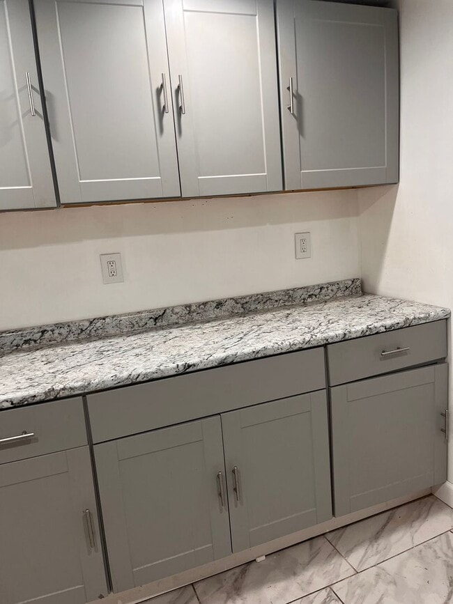 Photo - 955 Royal Rd Unit 955 royal lower