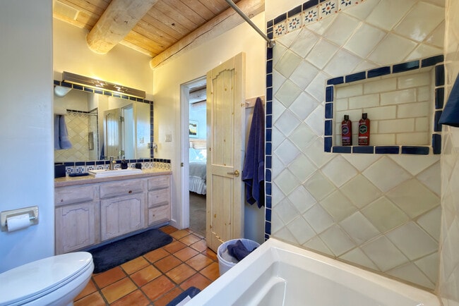 Photo - 624 Galisteo St