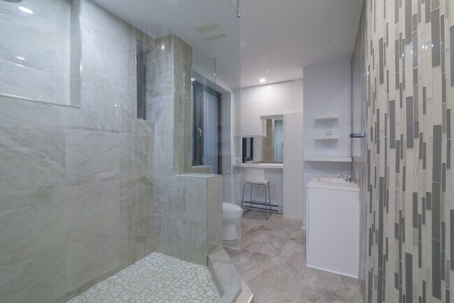 Photo - 2050 Av. Claremont Unit 20