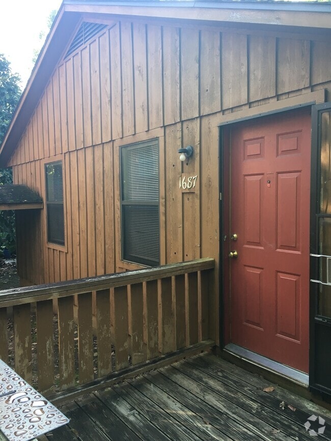Building Photo - Cozy 2Br/1Ba House tucked away just off SW...